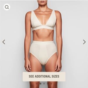 SKIMS Cotton Plunge Bralette